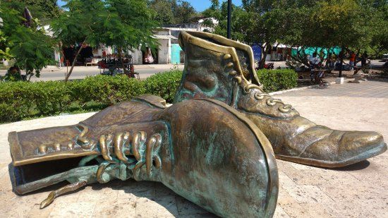 Monumento a los Zapatos Viejos